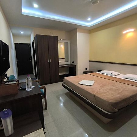 Hotel Pbs Grand Hospet Buitenkant foto