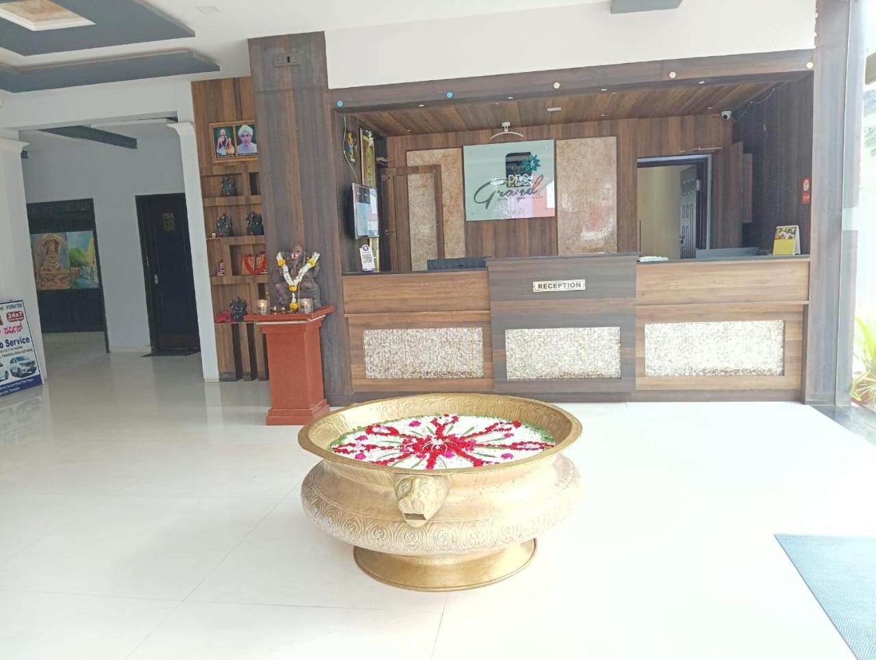 Hotel Pbs Grand Hospet Buitenkant foto