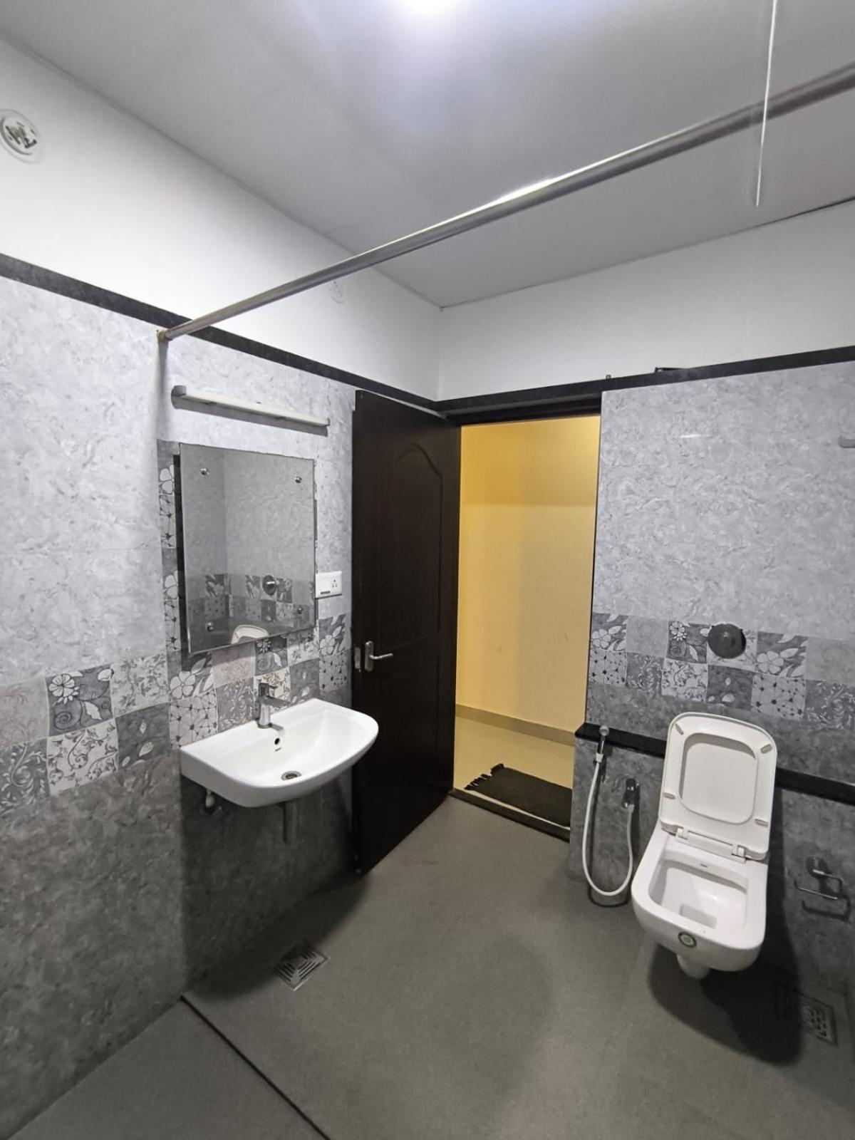 Hotel Pbs Grand Hospet Buitenkant foto